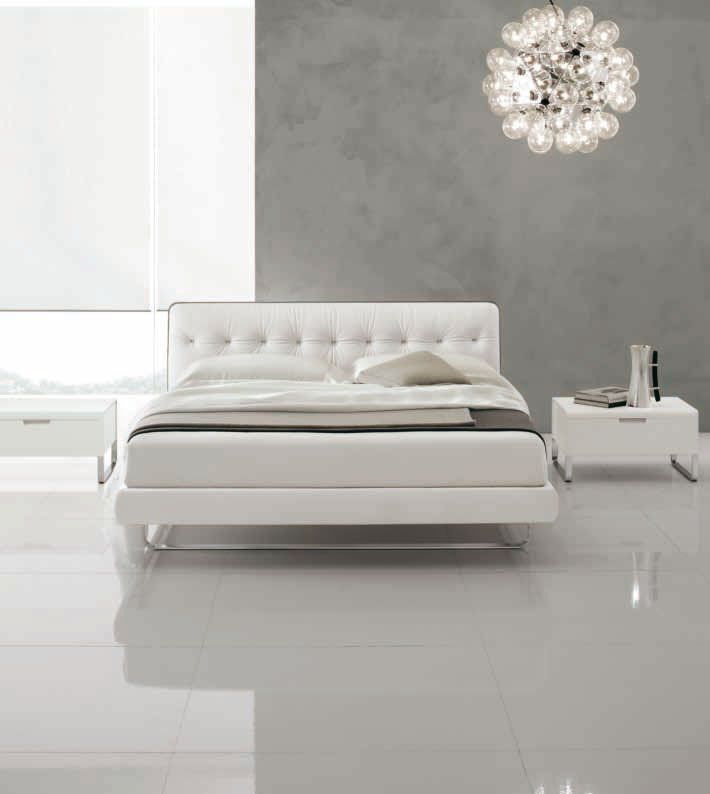 Letto Blade/A - versione con testiera alta e cornice laccata