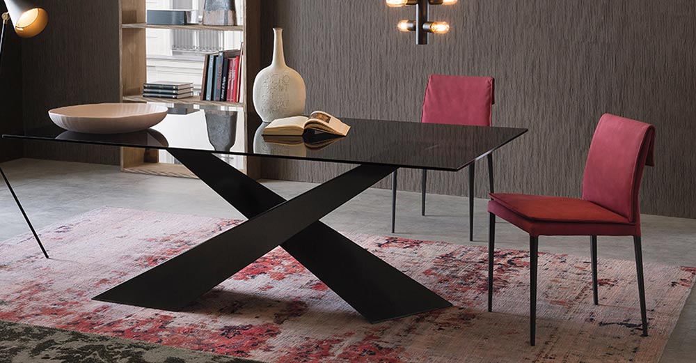 Tavolo Shangai in metacrilato, Limited Edition, con sedie Mavi