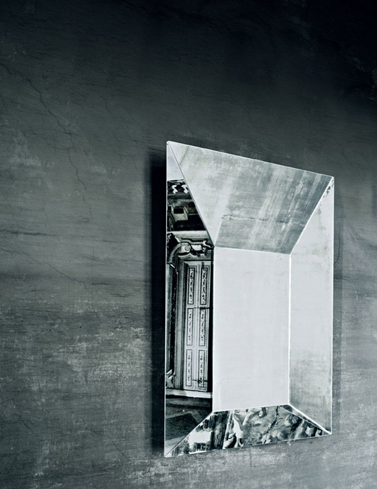 Mirror Leon Battista