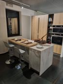 cucina parte bancone isola con piano in ceramica photo 0