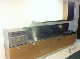 Cucina legno-acciaio