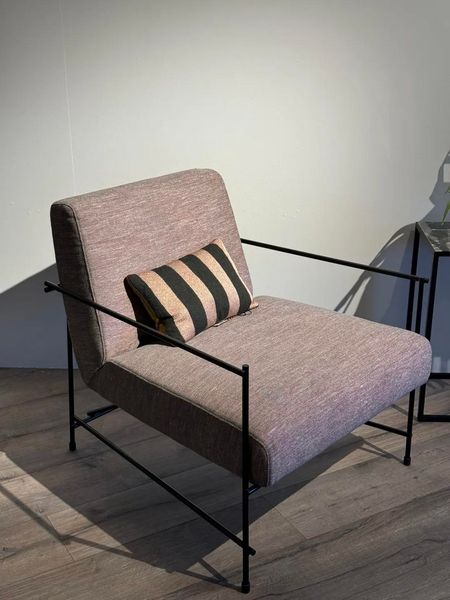 poltroncina Kyo con braccioli metallo nero photo 1