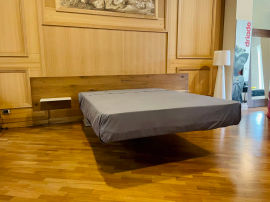 Letto Fluttua Wildwood con mensole in vetro