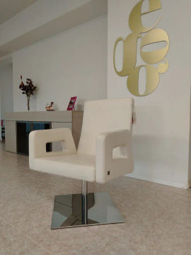 Poltrona girevole in pelle