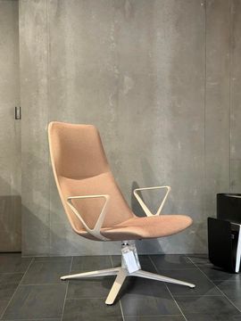 poltrona Slim Lounge girevole con braccioli