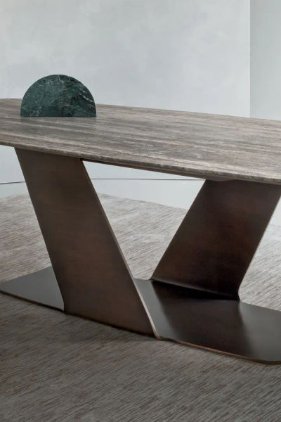 Wally Table photo 1