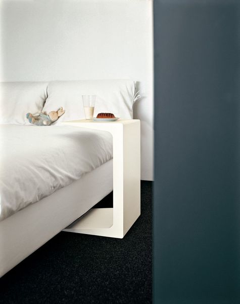 Small table CU photo 0