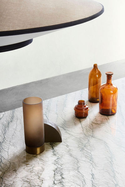 Tisch Shade photo 3