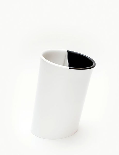 Wastepaper Basket In Attesa photo 4