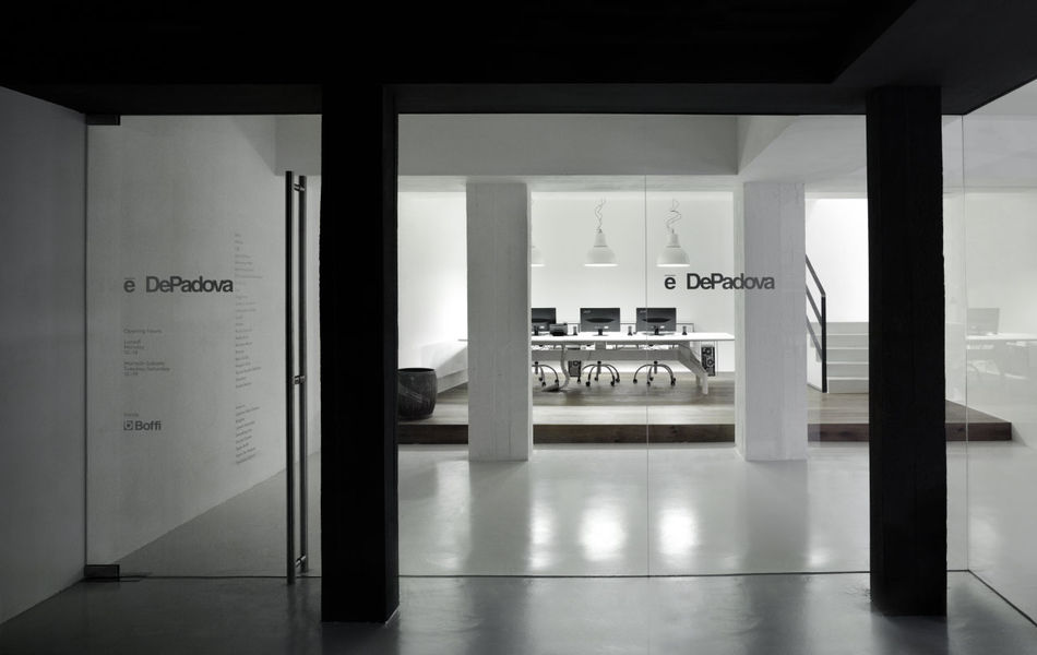 Ingresso showroom De Padova