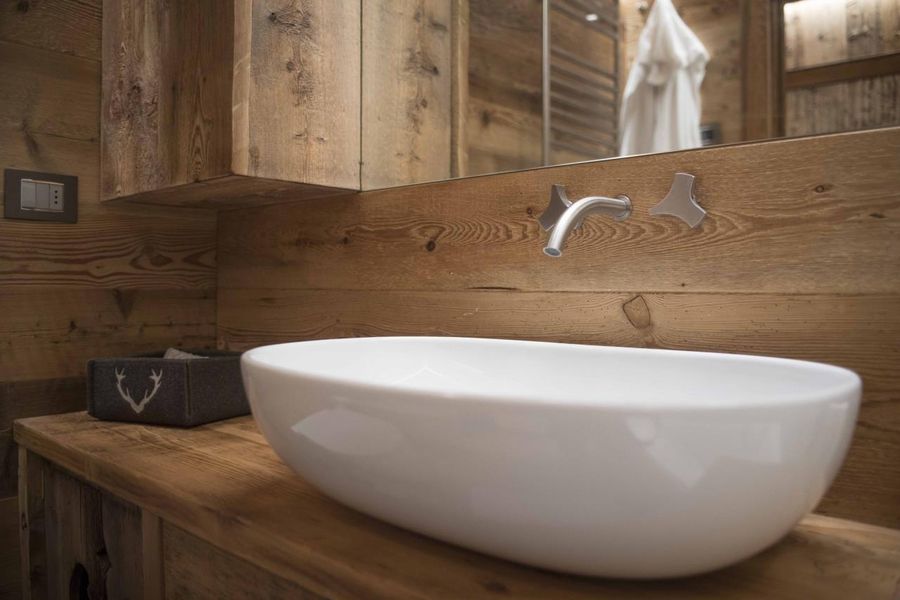 Particolare lavabo soprapiano