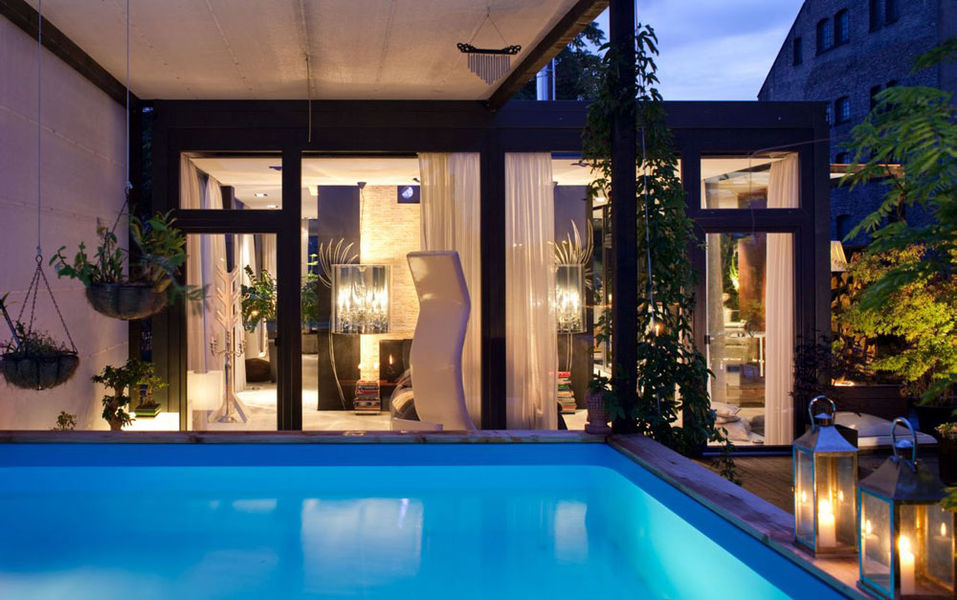 Swimming pool