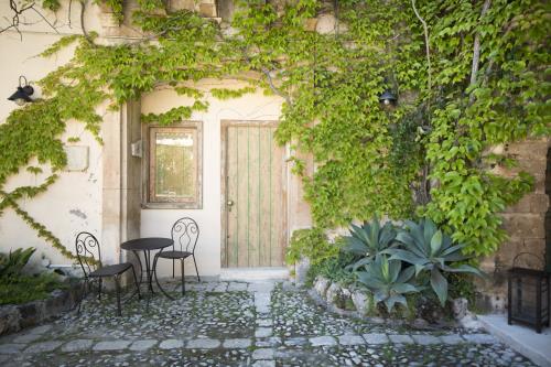 EMU arreda la Country House Baglio Siciliamo in Sicilia